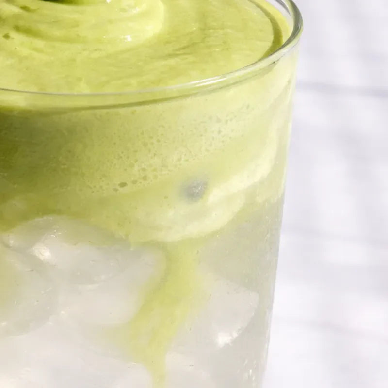 Matcha Cold Foam mit Kokosnusswasser